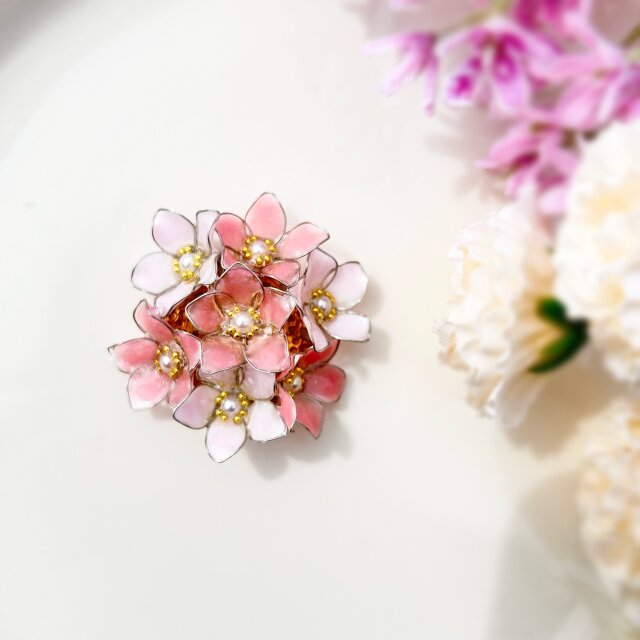 桜の帯留め・ブローチ（2way） 桜 ツツジ | iichi 日々の暮らしを
