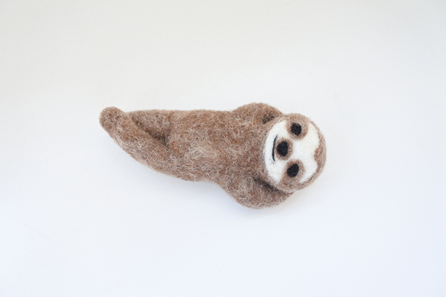 なまけもの　写真のR 1個 なまけもののナマケモノ（仰向け2） | iichi 日々の暮らしを心地よく