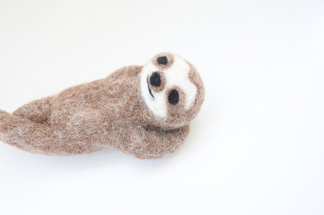 なまけもののナマケモノ（仰向け2） | iichi 日々の暮らしを心地よく