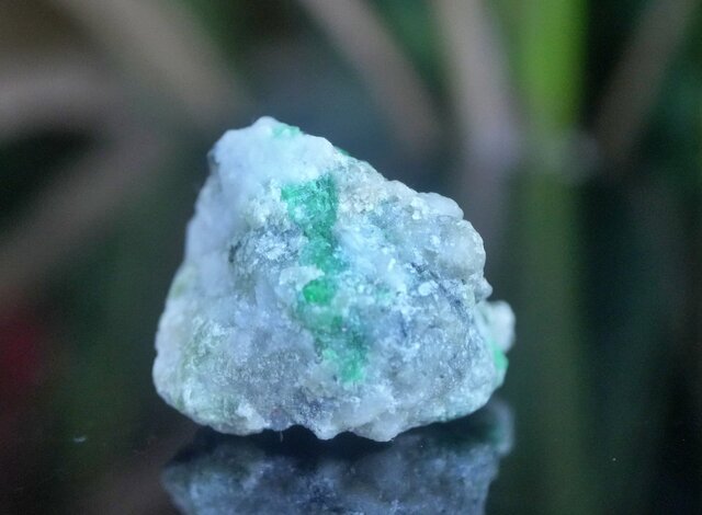 エメラルドの原石 エメラルドライン☆エメラルド原石 s1211 | iichi 日々の暮らし