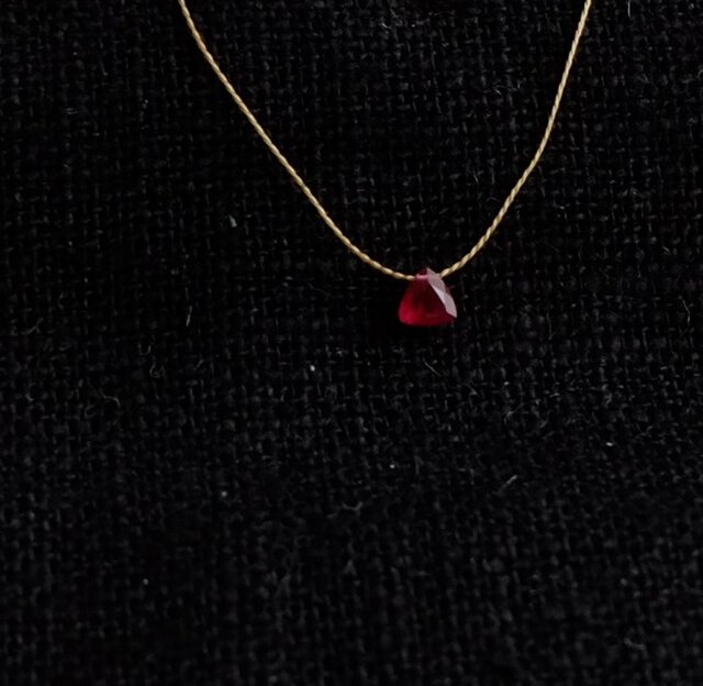 G149【7月の誕生石 ルビー】三角（さんかく） 金具は14kgfを使用