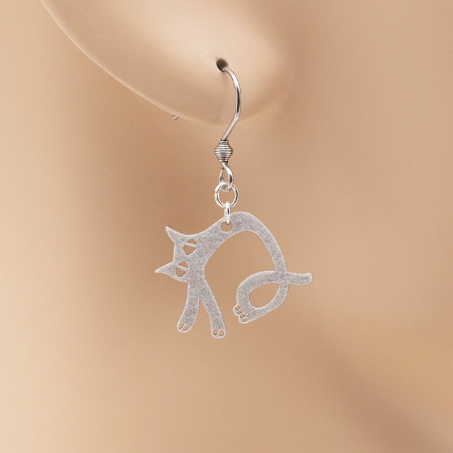 猫の ね Ω 耳もココロも軽やかに Ω ピアス Ω イヤリング | iichi 日々
