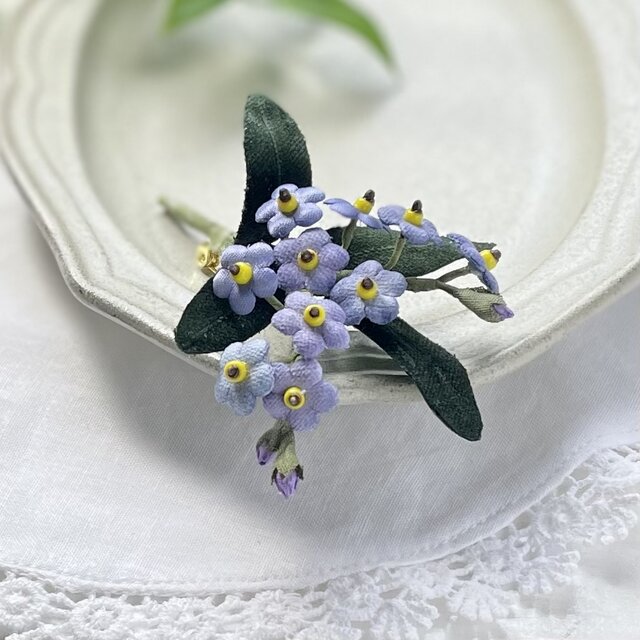 布花 ちっちゃな青い花が可愛らしい、ワスレナグサのブローチ。母の日 ...
