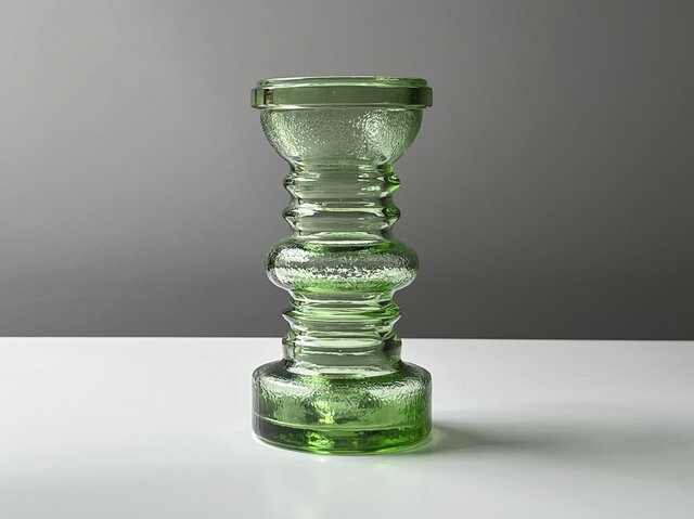 Riihimaen lasi】カルメン ライトグリーン（M）・キャンドルホルダー