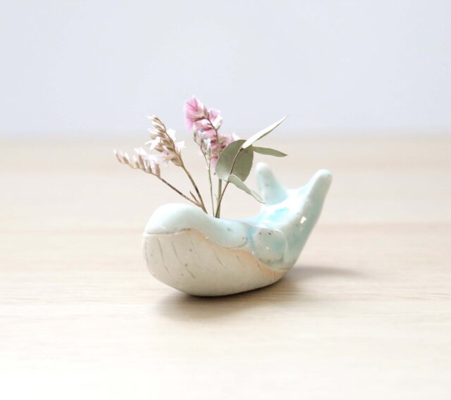 子クジラの花挿しオブジェ ウォーターブルー ＊ ドライフラワー付き