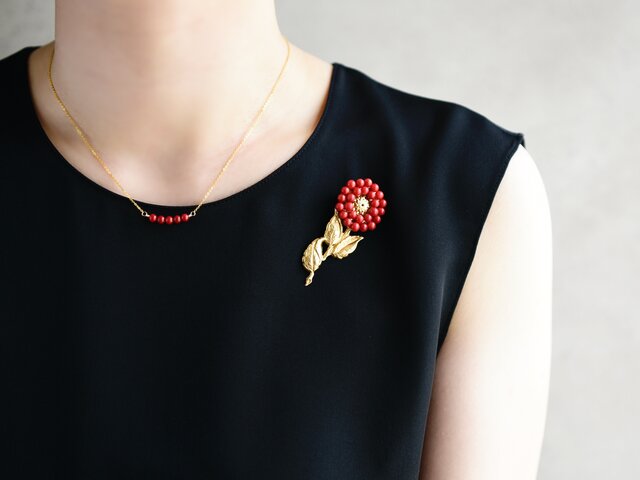 ブローチ】赤珊瑚・クラシック アンティークレトロな一輪のお花