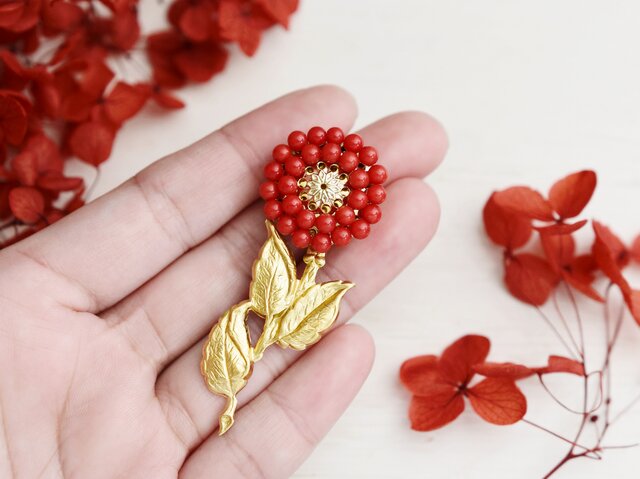 赤珊瑚　ヴィンテージブローチ ブローチ】赤珊瑚・クラシック アンティークレトロな一輪のお花