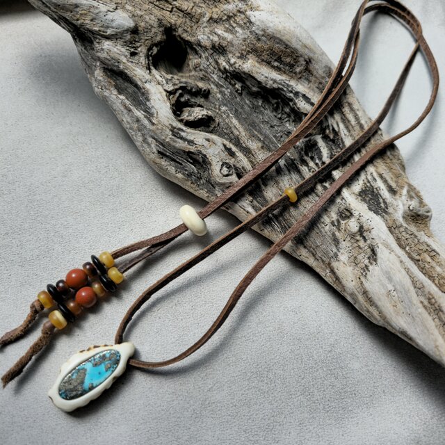 鹿の角 モレンシーターコイズのペンダント | iichi 日々の暮らしを