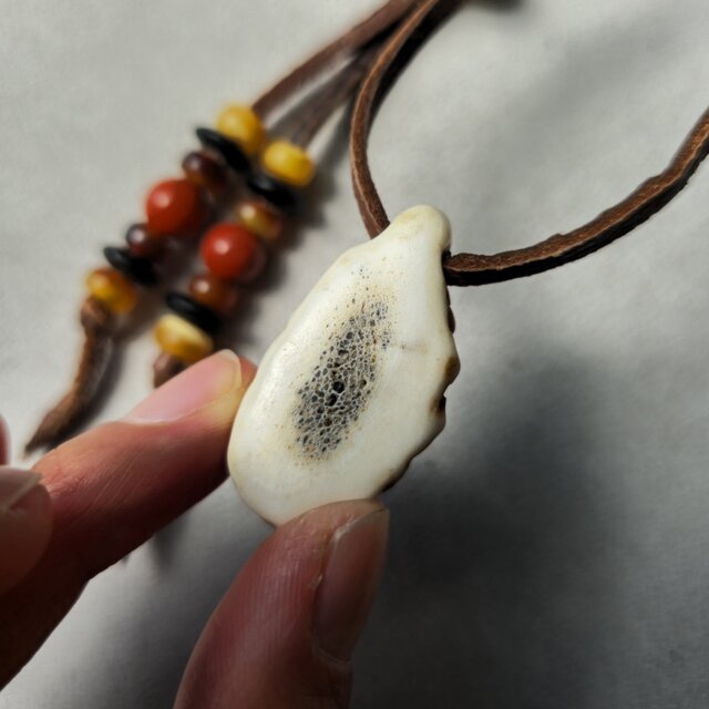 鹿の角 モレンシーターコイズのペンダント | iichi 日々の暮らしを