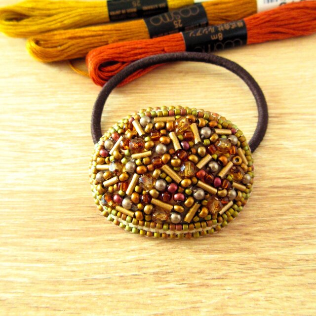 マットゴールドのつぶつぶビーズ刺繍ヘアゴム（K1190)