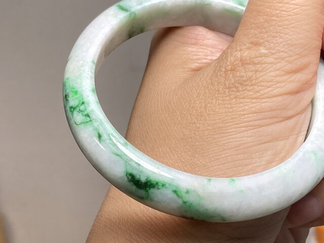 BG5-4 美品 花緑 56.0MM 真ん丸 ミャンマー産 天然本翡翠 バングル 
