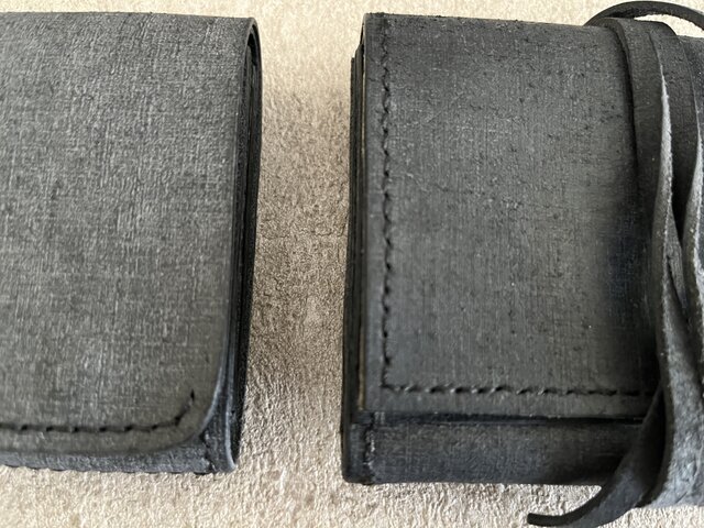 イタリアンレザー × ハンドメイド 二つ折り財布（黒） 二つ折り財布 黒（ホック） イタリアンレザー＜B＞ | iichi 日々の