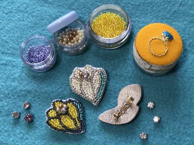 ビーズ刺繍のブローチ☆スズラン | iichi 日々の暮らしを