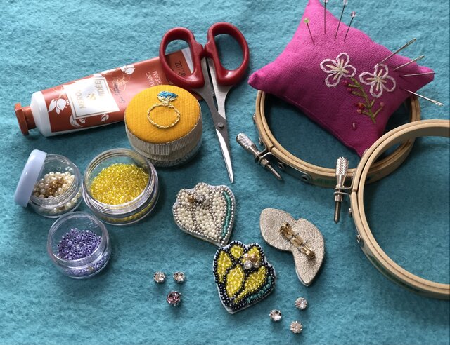 ビーズ刺繍のブローチ☆紫陽花 | iichi 日々の暮らしを心地よく