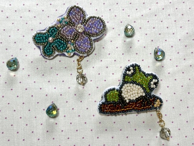 ビーズ刺繍のブローチ☆紫陽花 | iichi 日々の暮らしを心地よくするハンドメイドやアンティークのマーケットプレイス