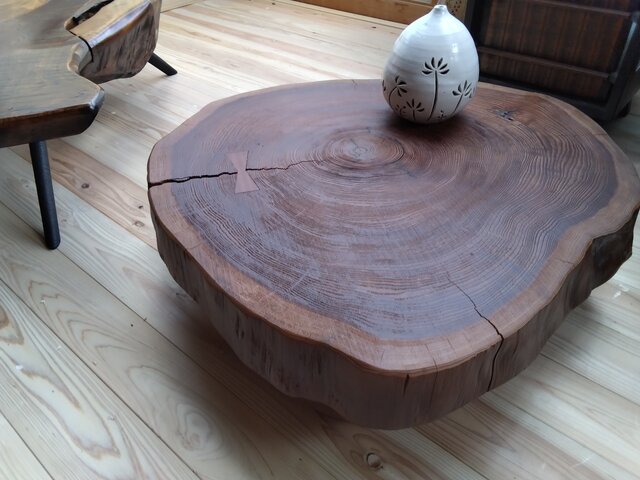 輪切りの天板 厚みたっぷり♪杉の輪切り褐色天板 | iichi 日々の暮らしを心地よく