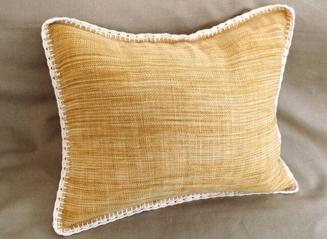 自然染め・手織り 綿100％ クッションカバー (長方形xエッジ刺繍