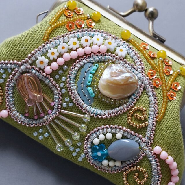 ビーズ刺繍の小さながま口 6 グリーン マチなしポーチ | iichi 日々の