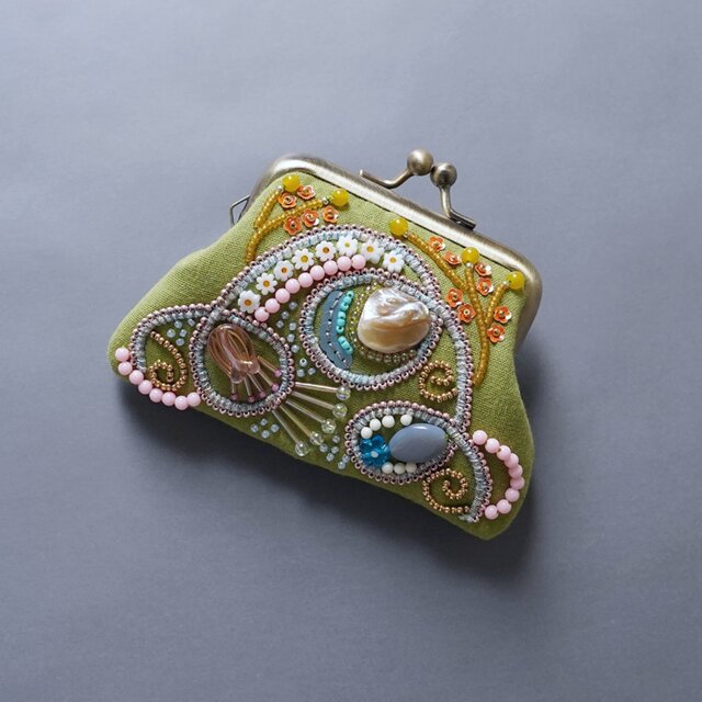 ビーズ刺繍の小さながま口 6 グリーン マチなしポーチ | iichi 日々の