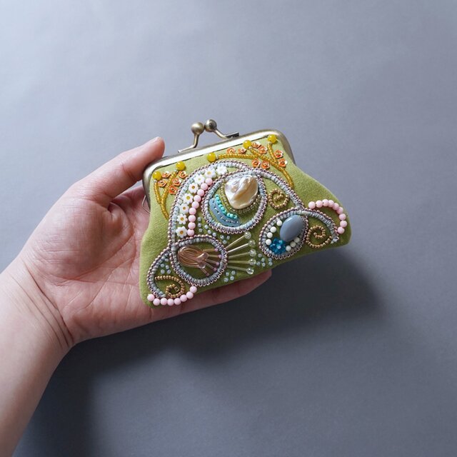 ビーズ刺繍の小さながま口 6 グリーン マチなしポーチ | iichi 日々の