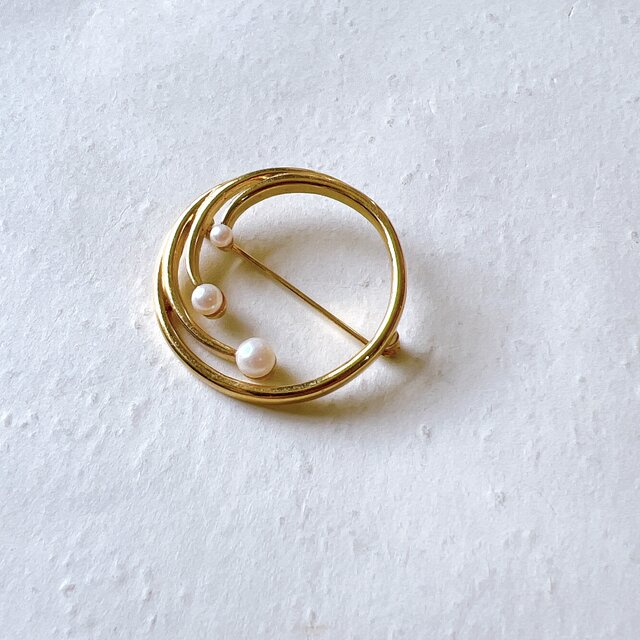 SCM41-【 MONET 】モネ・ヴィンテージブローチ Gold Tone and Pearl Circular Pin