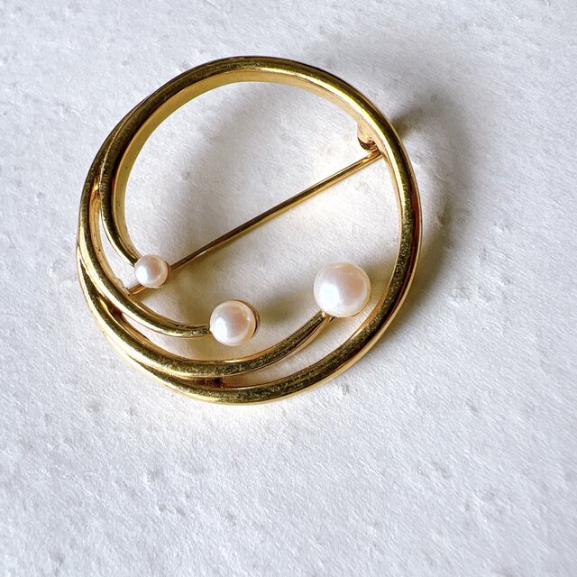 SCM41-【 MONET 】モネ・ヴィンテージブローチ Gold Tone and Pearl Circular Pin | iichi  日々の暮らしを心地よくするハンドメイドやアンティークのマーケットプレイス