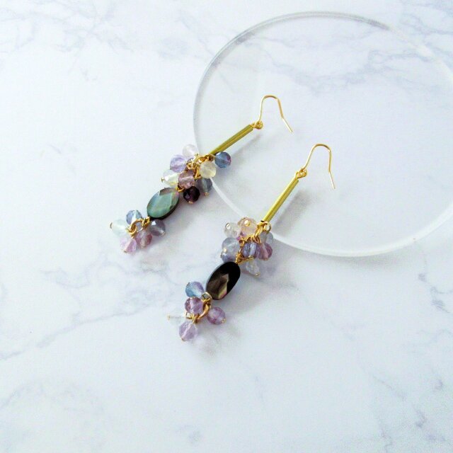金具変更OK  シェルとカラフルフローライトのイヤーアクセサリー（P1049）