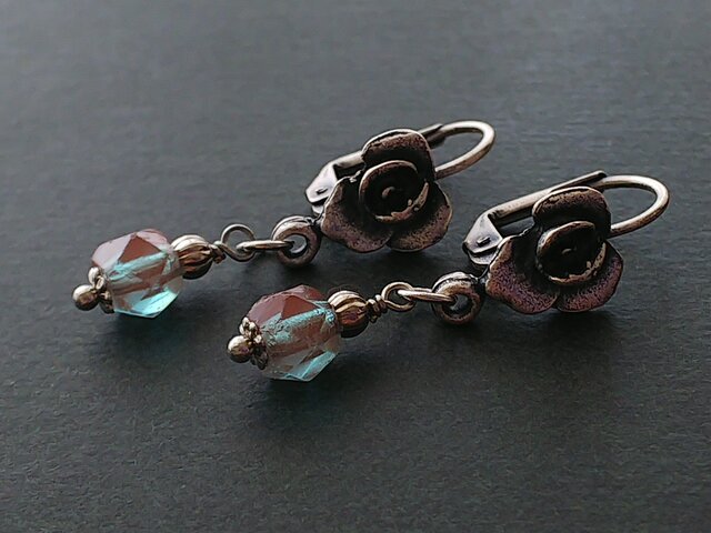 アンティークサフィレット（6.1㎜）Antiqueシルバー薔薇のピアス
