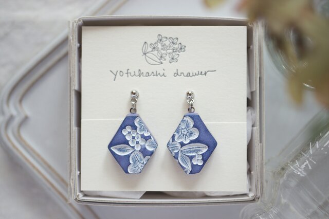 陶土の草花耳かざり : : : 1292（ピアス／イヤリング） | iichi 日々の