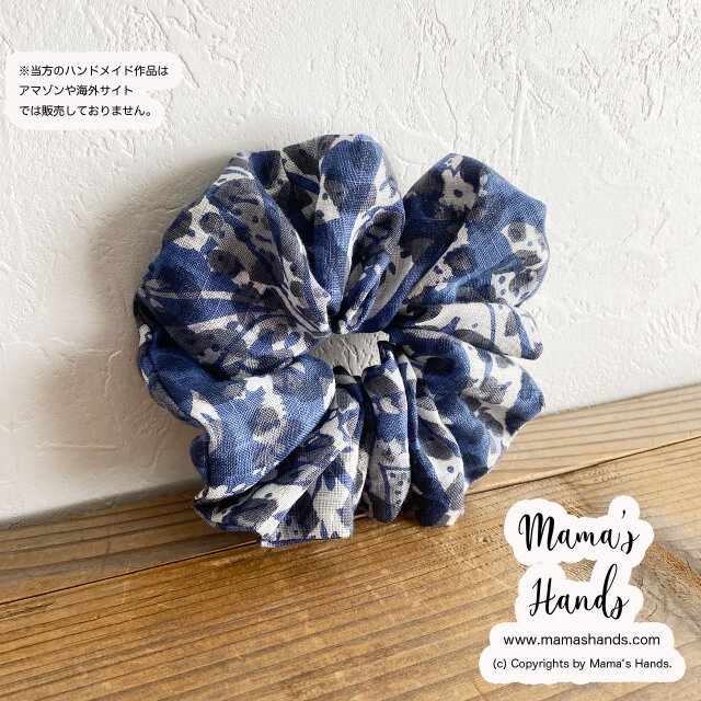 レトロ風ボタニカルシュシュ　ヘアゴム　ブルー　花柄　大柄 レトロ風ボタニカルシュシュヘアゴムブルー花柄大柄