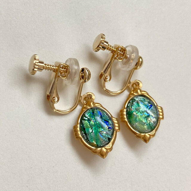 チェコ製ヴィンテージガラス、ファイヤーオパール（ドラゴンブレス）の