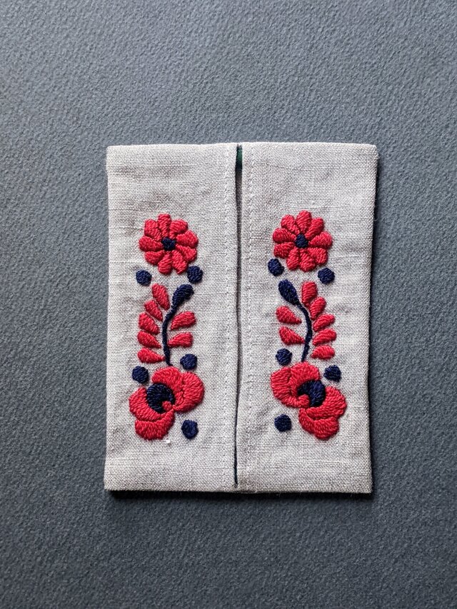 ハンガリー　マチョー地方の刺繍　ポケットティッシュケースNo.３