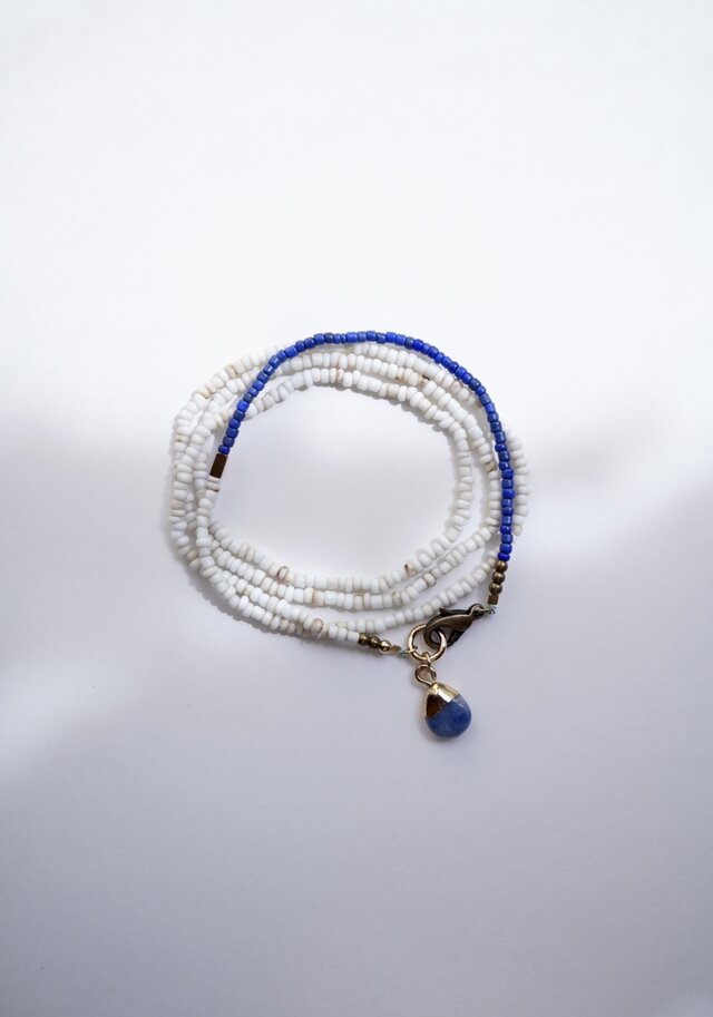 小さな色のコントラスト -インドネシアガラスビーズのブレスレット