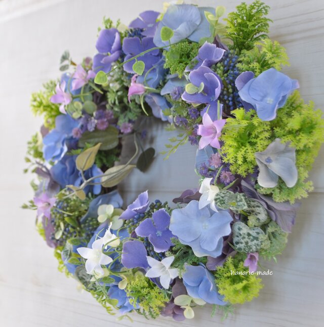 ブルーの紫陽花と涼やかなベルフラワー リース：あじさい ブルー 