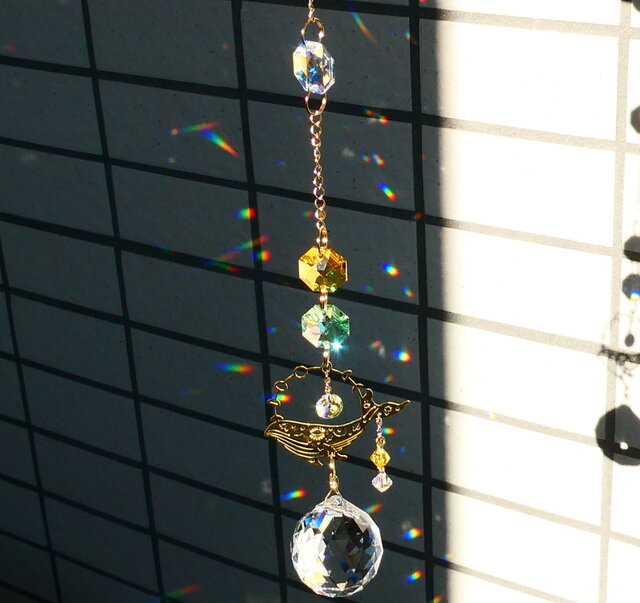 空飛ぶクジラのサンキャッチャー/ビタミンカラー/スワロフスキー