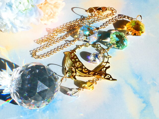 空飛ぶクジラのサンキャッチャー/ビタミンカラー/スワロフスキー