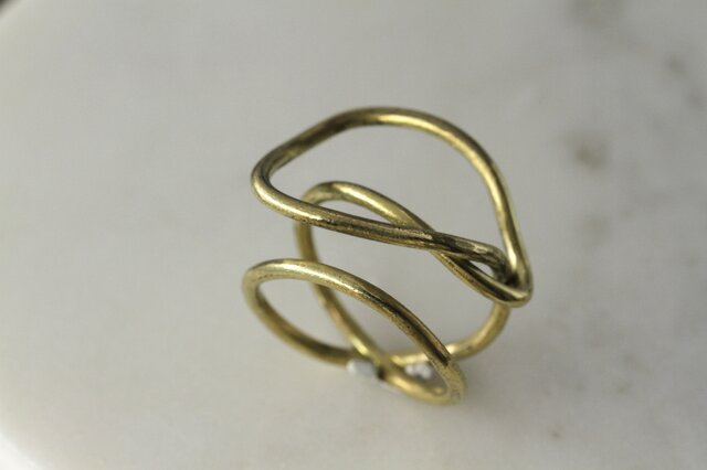 ほどける指輪 真鍮 | iichi 日々の暮らしを心地よくする