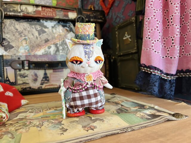 猫猫♥とても雰囲気があるドイツアンティーク　セルロイドドール TEMUやばない🤣？ ずっと気になってたガチャのうちのこけだまだ