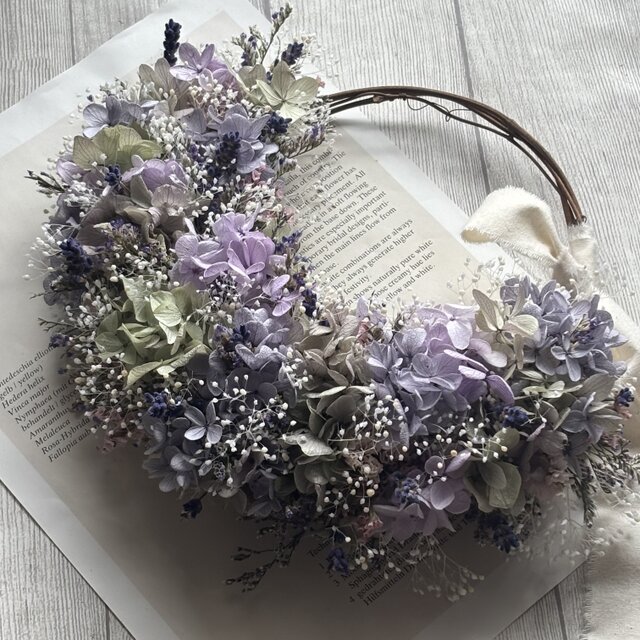 ガーベラと紫陽花のグリーン×ピンクハーフリース　ドライフラワー　ユーカリ 紫陽花とユーカリのドロップ型ハーフリース | ドライフラワー