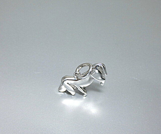 ミニ・ダックスフンド・ペンダント／シルバー製 ◎日本製