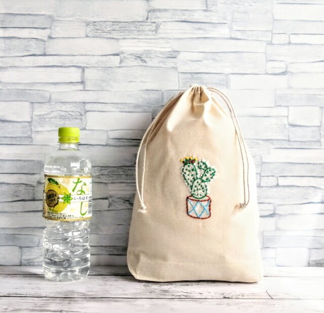 刺繍のかわいいサボテン 巾着袋 生成り マチ付き Ⅿサイズ