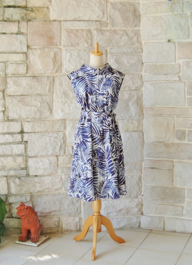爽快 ブルー！　青×白　リゾート ドレス ロールカラー ワンピース　ボタニカルシルエット