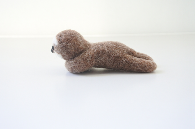 なまけもののナマケモノ（うつ伏せ） | iichi 日々の暮らしを心地よく