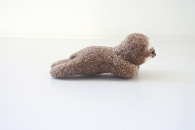 なまけもののナマケモノ（うつ伏せ） | iichi 日々の暮らしを心地よく