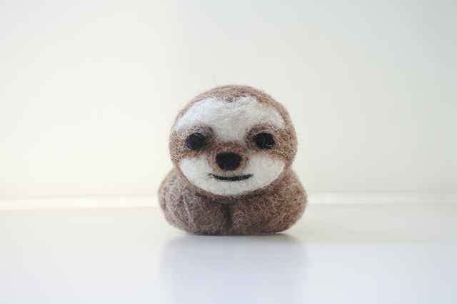 なまけもののナマケモノ（うつ伏せ） | iichi 日々の暮らしを心地よく