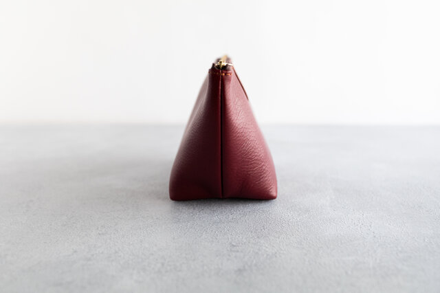 少しだけ贅沢を】牛革コスメポーチ ボルドー うさぎ マチ付き 裏地あり