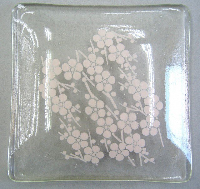 梅模様皿 SD304 | iichi 日々の暮らしを心地よくするハンドメイド