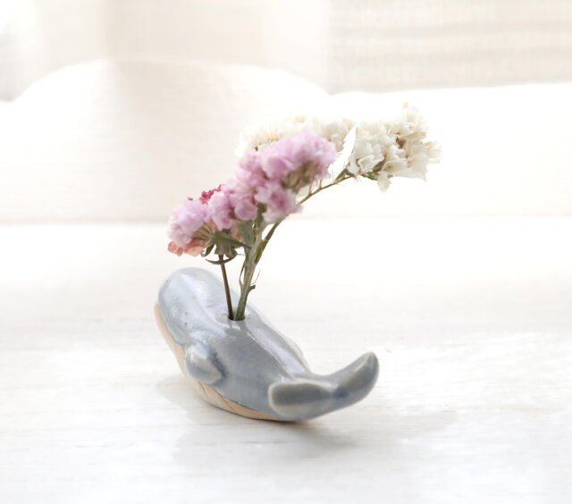 クジラの花挿しオブジェ ブルーグレー ＊ ドライフラワー付き | iichi