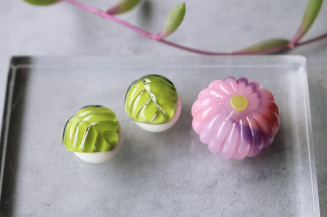 柏餅とちまき　ガラス細工　ミニチュア ガラスのミニチュア和菓子 練り切りと柏餅 小さなガラスの置き