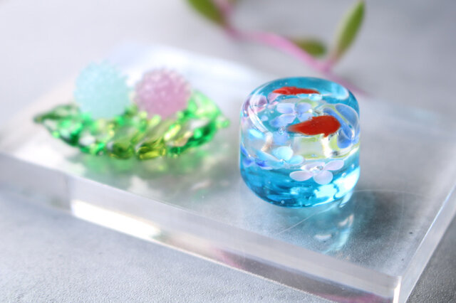 まるもち⑅︎◡̈︎*　ガラス細工　ミニチュア ガラスのミニチュア和菓子 錦玉羹と金平糖 小さなガラスの置き